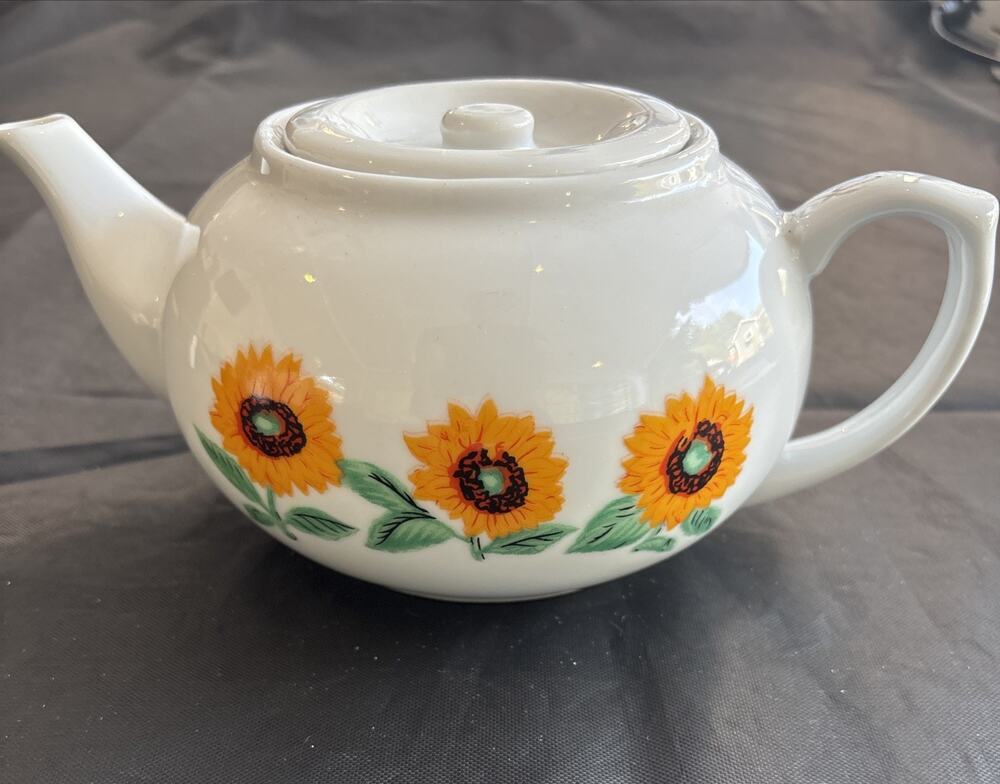 White Ceramic Sunflower Teapot Small 4-Cup With Leaf Strainer Holes